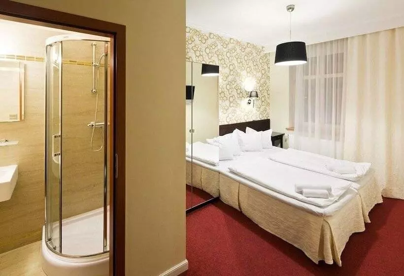 اتاق استاندارد سه نفره, Pytloun Wellness Travel