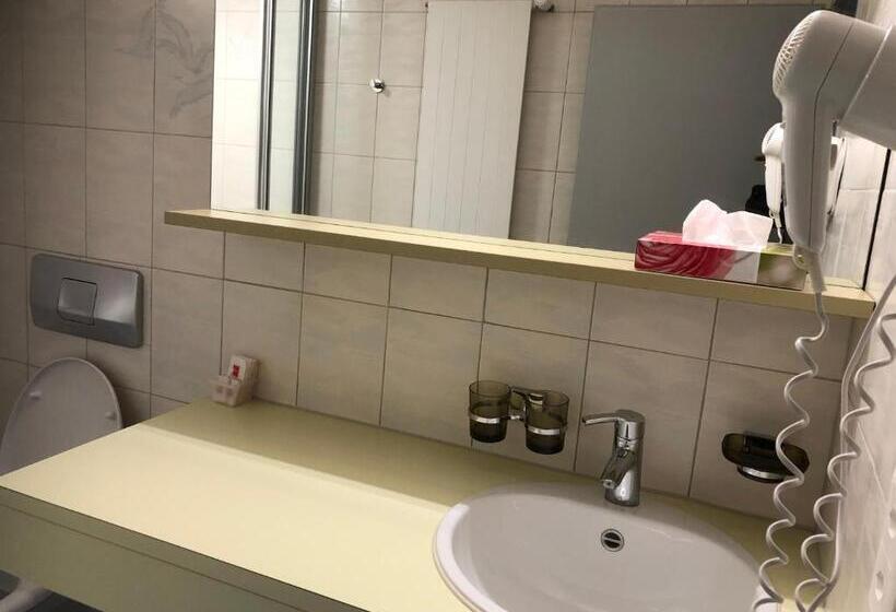 Номер Стандарт, Restaurant Passage