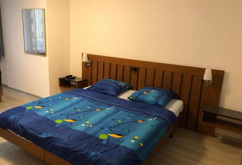 Номер Стандарт, Restaurant Passage