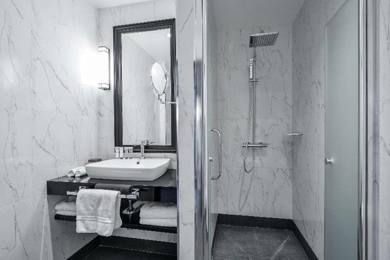 غرفة قياسية, The Penny Farthing