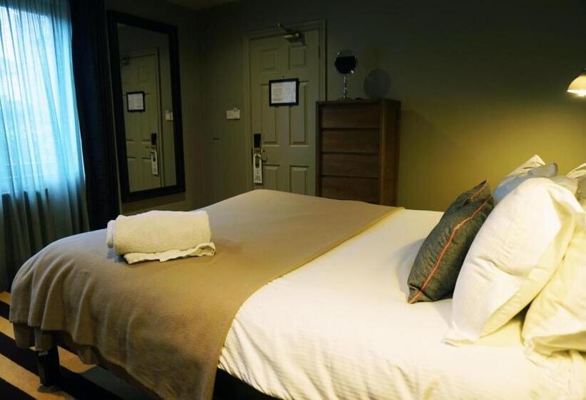 غرفة قياسية, The Penny Farthing