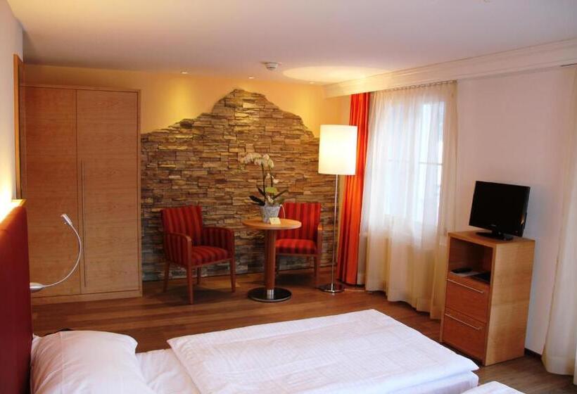 带山景的高级间, Parkhotel Schoenegg