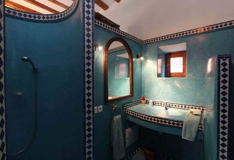 سوییت, Riad Twilight