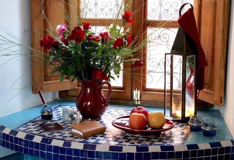 سوییت, Riad Twilight