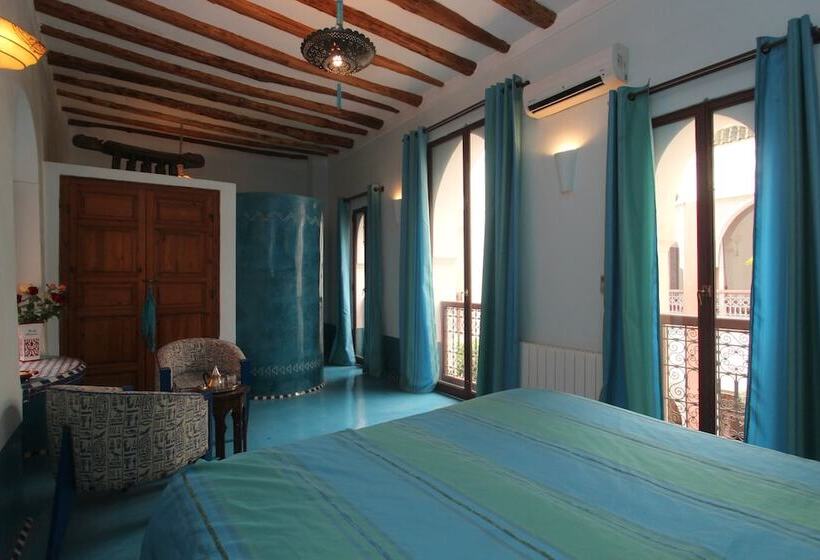 سوییت, Riad Twilight