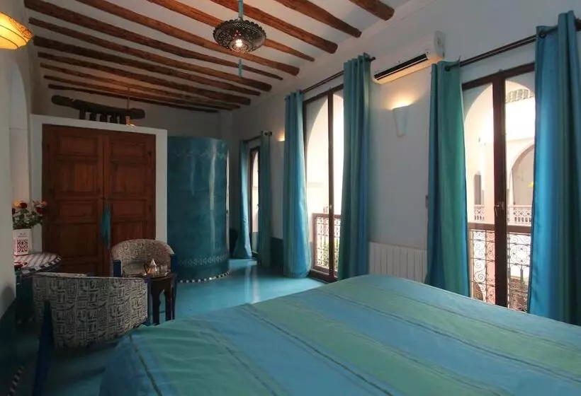 سوییت, Riad Twilight