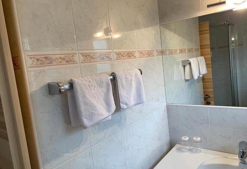 스탠다드 스튜디오, Ruster Resort