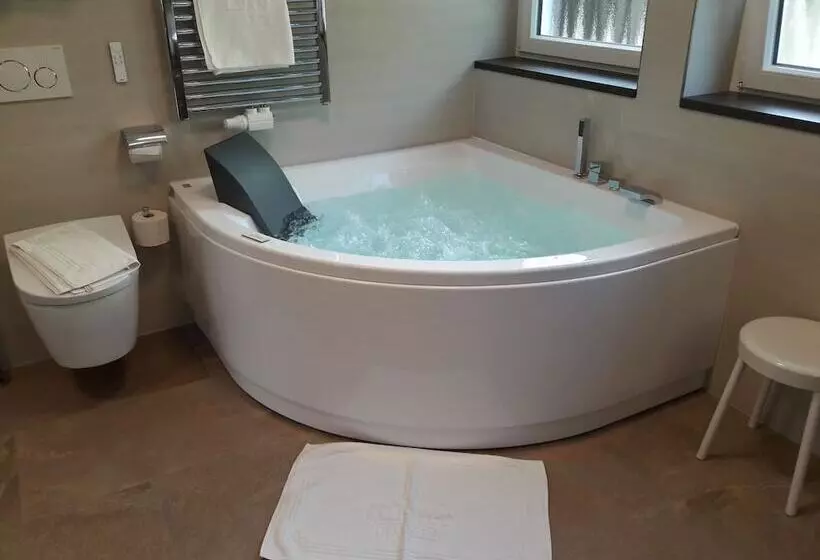 Suite, Ruster Resort