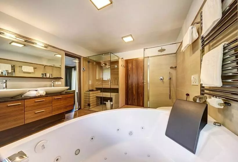 Suite, Ruster Resort