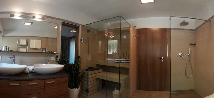 스위트, Ruster Resort