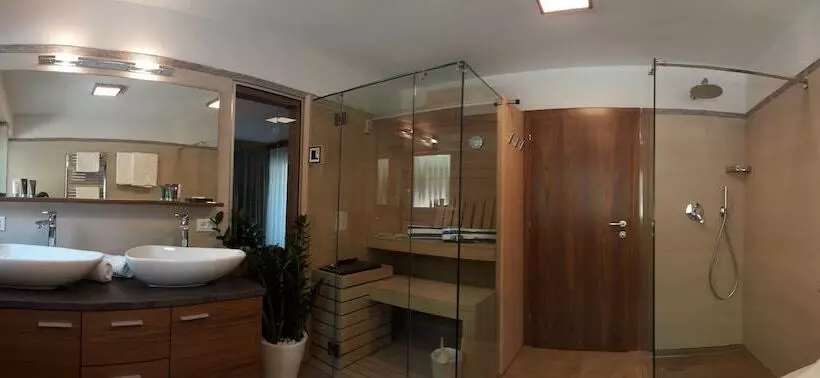 Suite, Ruster Resort