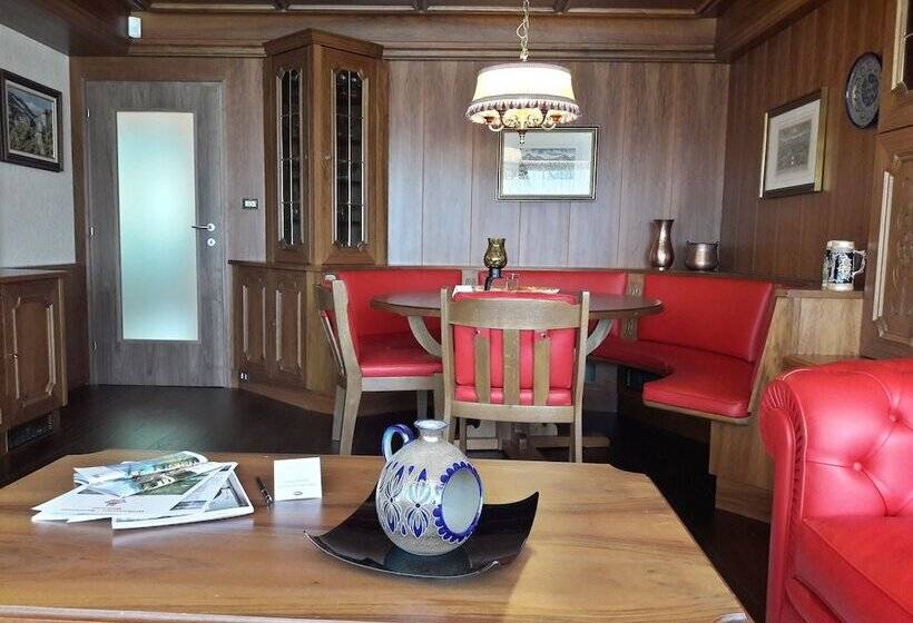 스위트, Ruster Resort