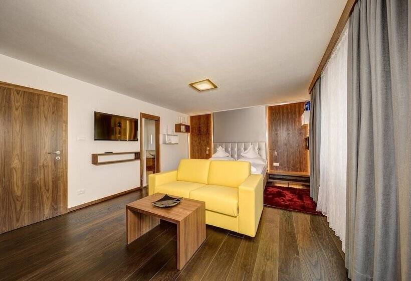 Люкс, Ruster Resort