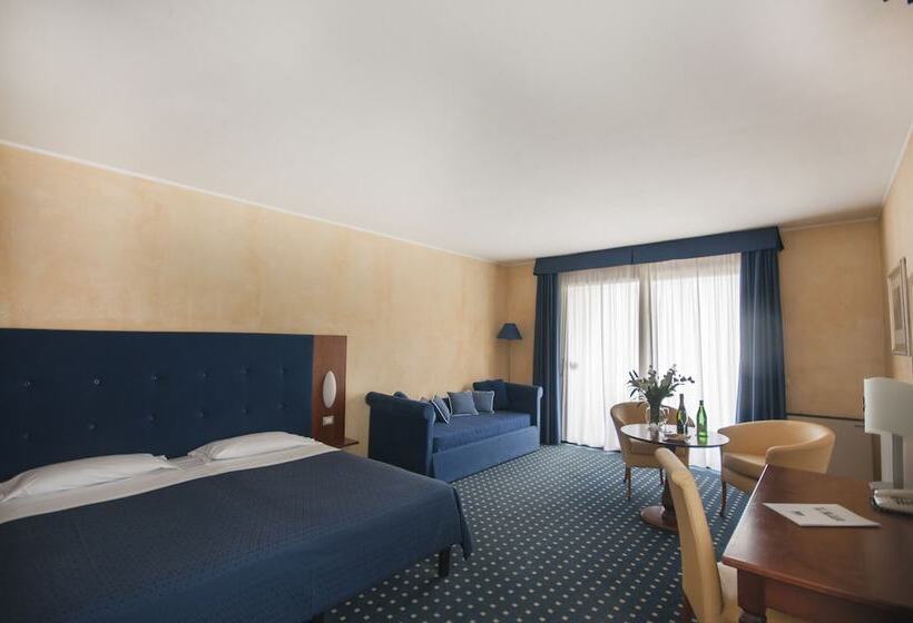 اتاق استاندارد چهار تخته, Villa Maria