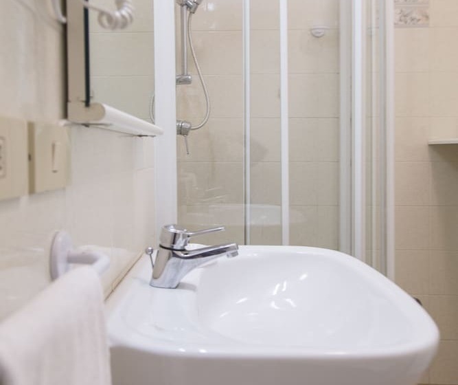 四人标准间, Villa Maria