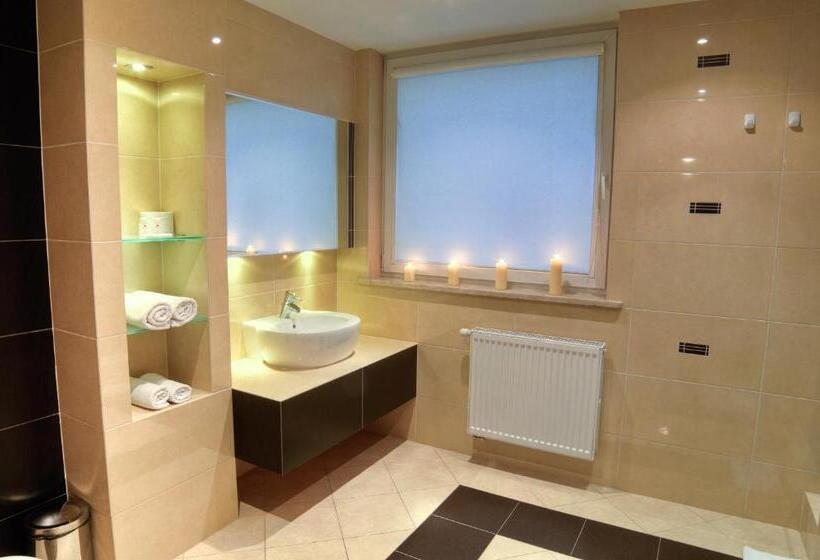 דירת חדר, Arena Hotel Spa & Wellness