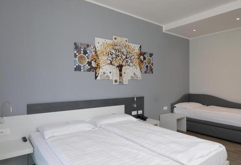 اتاق خانوادگی, Eco Hotel Benacus