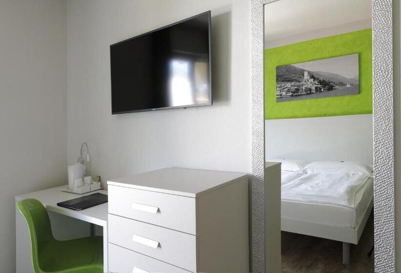 اتاق ساده چهارنفره, Eco Hotel Benacus