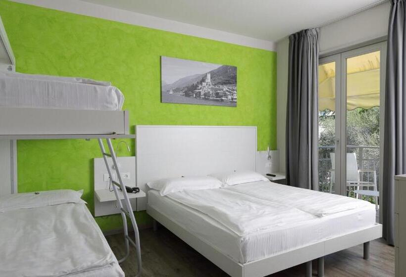 اتاق استاندارد چهار تخته, Eco Hotel Benacus