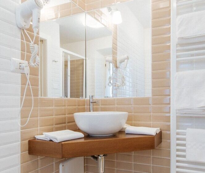 스탠다드 룸, Aganoor