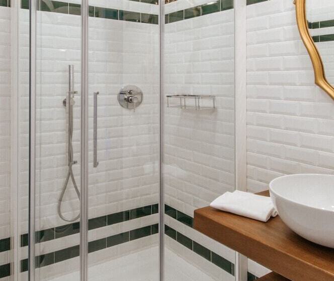 4인용 스탠다드 룸, Aganoor