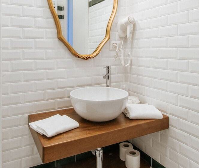 4인용 스탠다드 룸, Aganoor