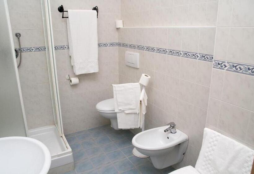 스탠다드 싱글 룸, Aganoor