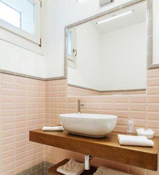 스탠다드 룸, Aganoor