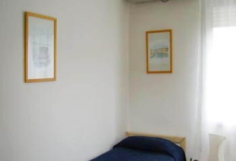 اتاق استاندارد یک تخته با سرویس بهداشتی مشترک, Alla Fiera