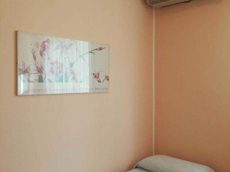 اتاق استاندارد یک تخته با سرویس بهداشتی مشترک, Alla Fiera