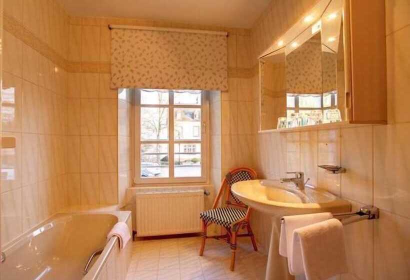 اتاق استاندارد سه نفره, Berghotel Kockelsberg