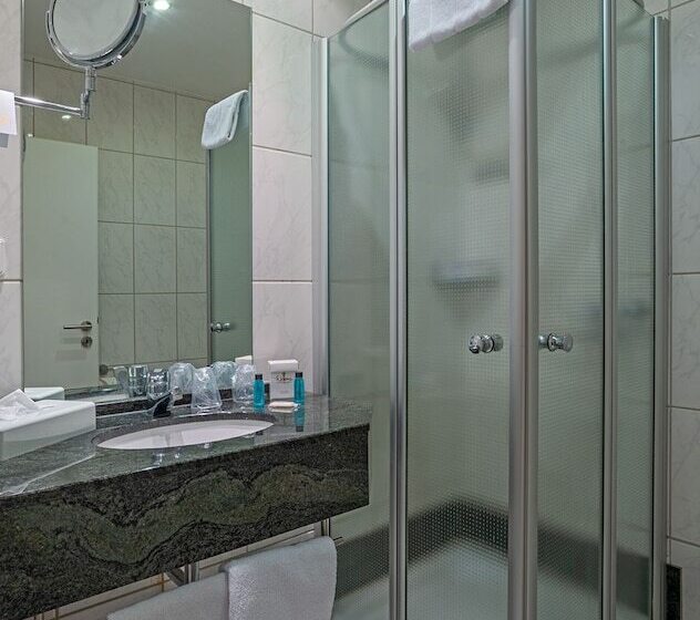 اتاق استاندارد سه نفره, Berghotel Kockelsberg