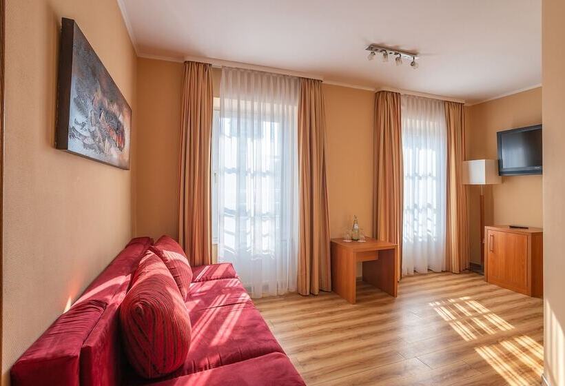 اتاق استاندارد سه نفره, Berghotel Kockelsberg