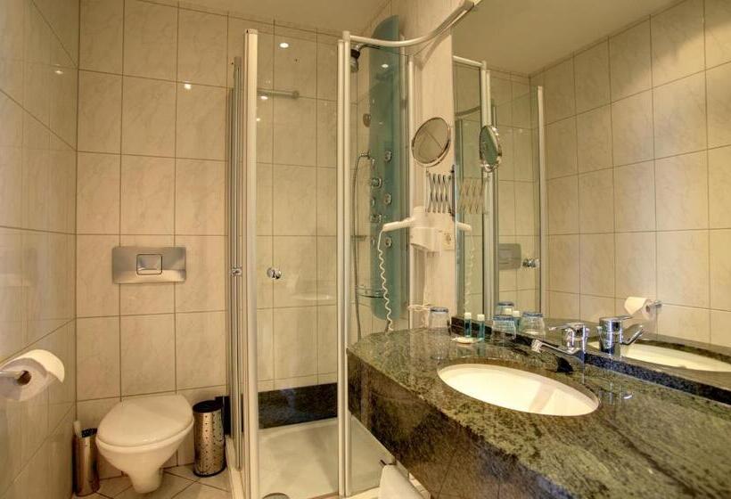 اتاق استاندارد سه نفره, Berghotel Kockelsberg