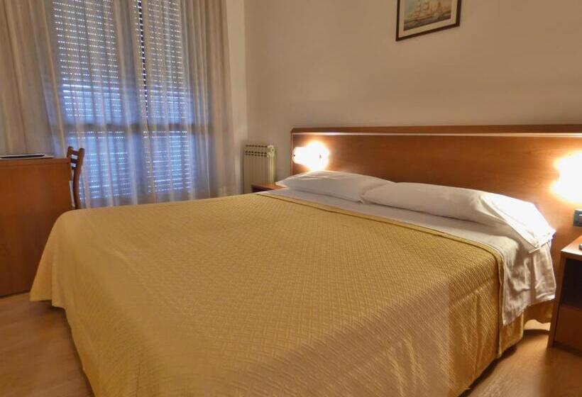 带阳台基本间, Derby