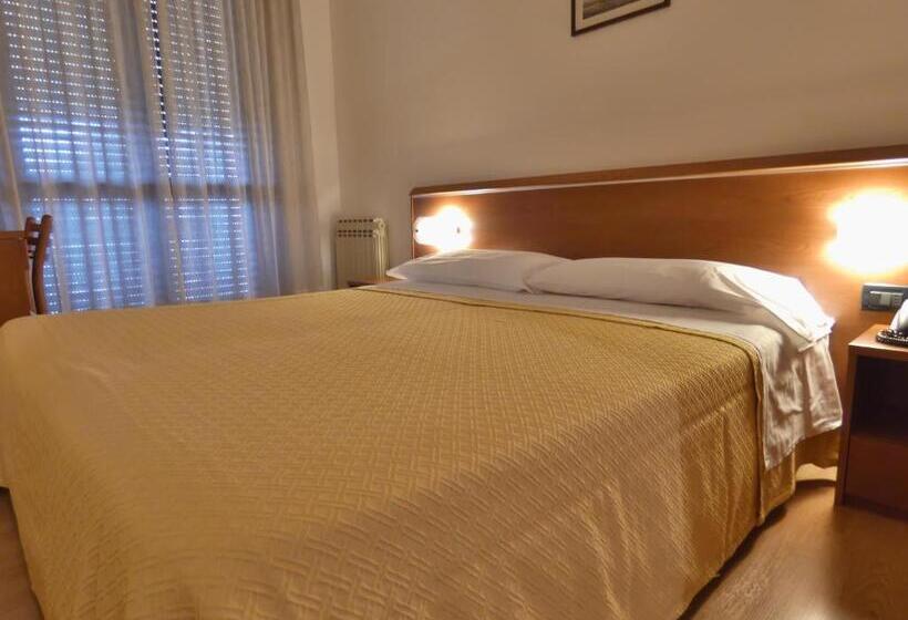 带阳台基本间, Derby