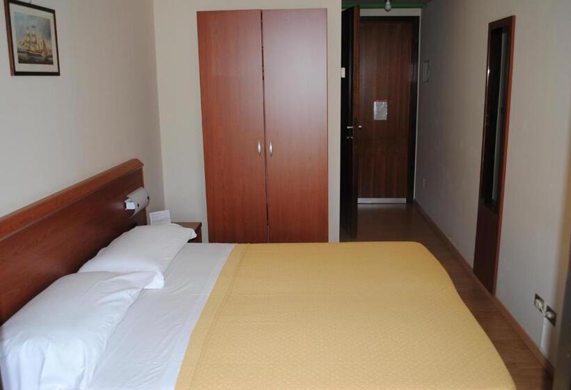 带阳台基本间, Derby