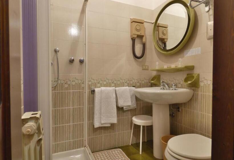 带阳台基本间, Derby