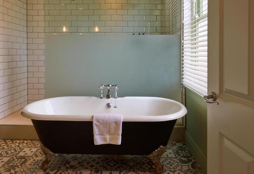 جناح جونيور, Du Vin Cheltenham