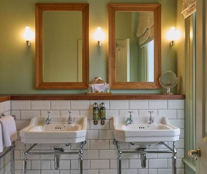 جناح, Du Vin Cheltenham