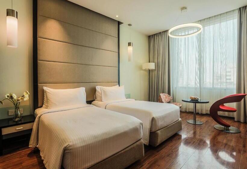 غرفة ديلوكس, E