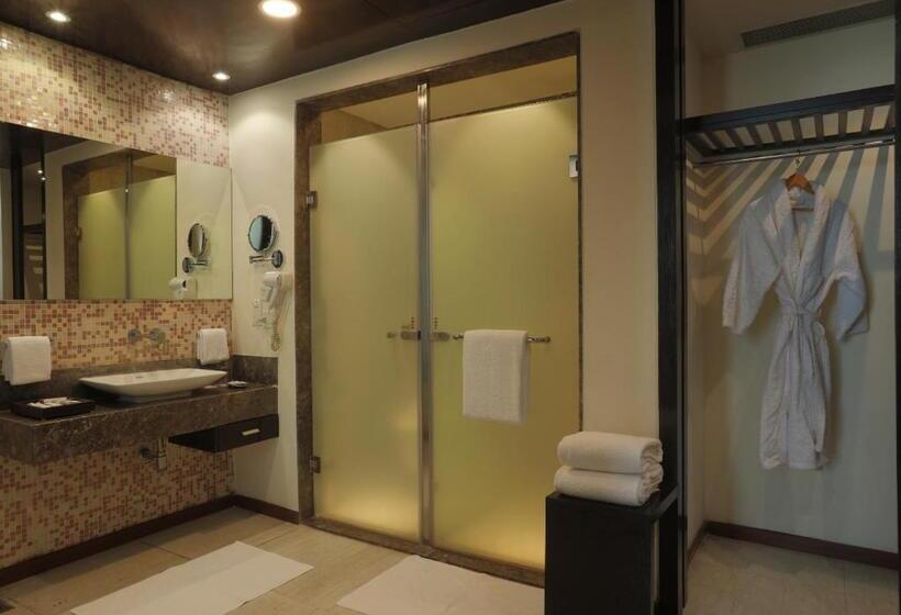 جناح ديلوكس, E