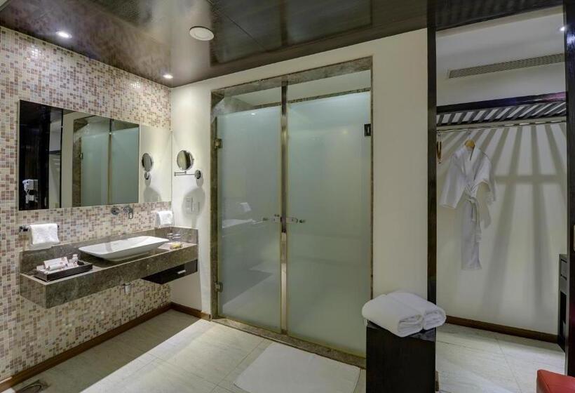 جناح ديلوكس, E