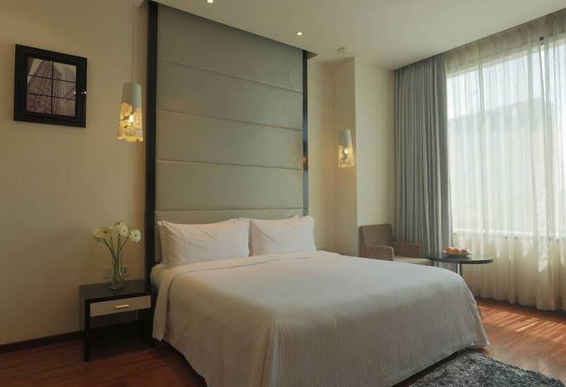 جناح ديلوكس, E