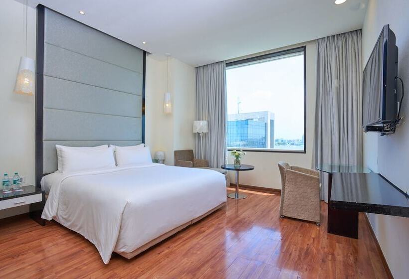 جناح ديلوكس, E