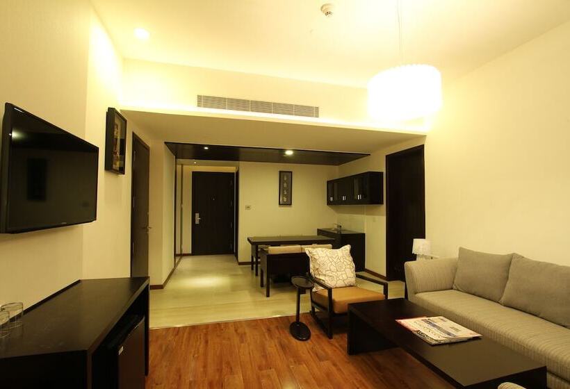 جناح ديلوكس, E