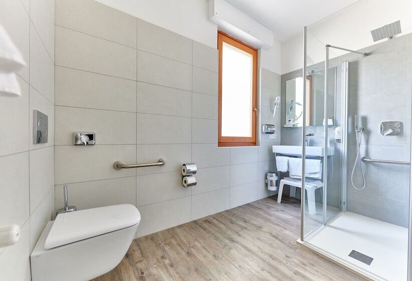 Семейный Номер, Eco Hotel Benacus