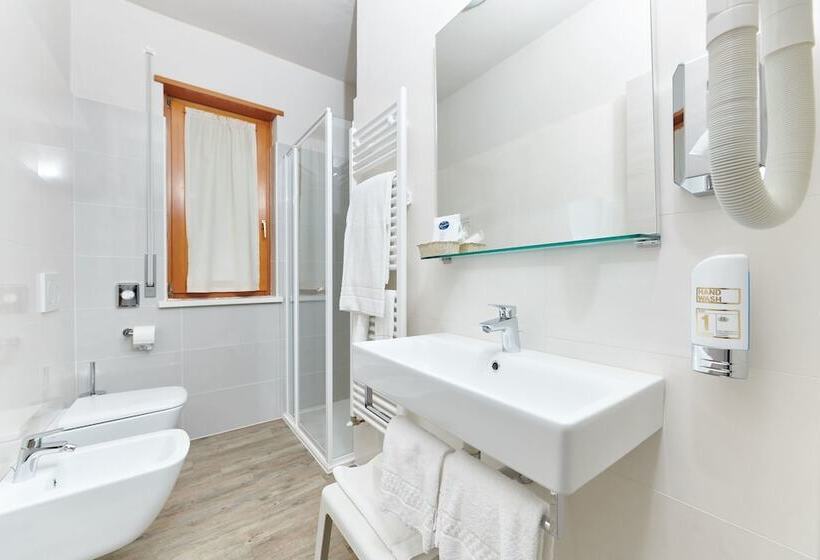 اتاق استاندارد چهار تخته, Eco Hotel Benacus