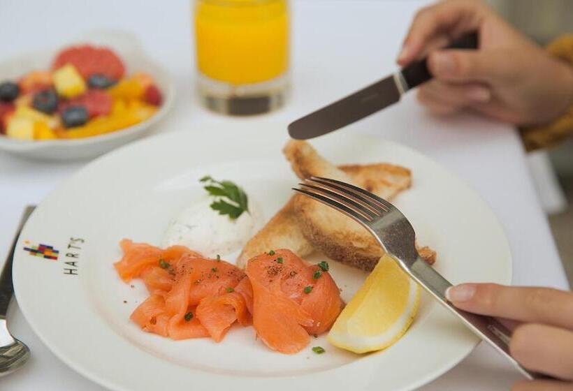 חדר סופריור, Hart S