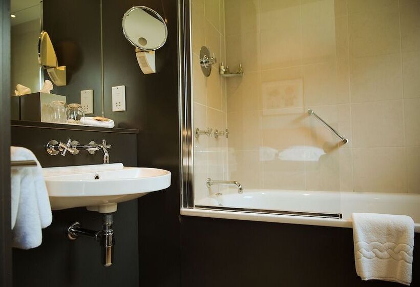 חדר סופריור, Hart S